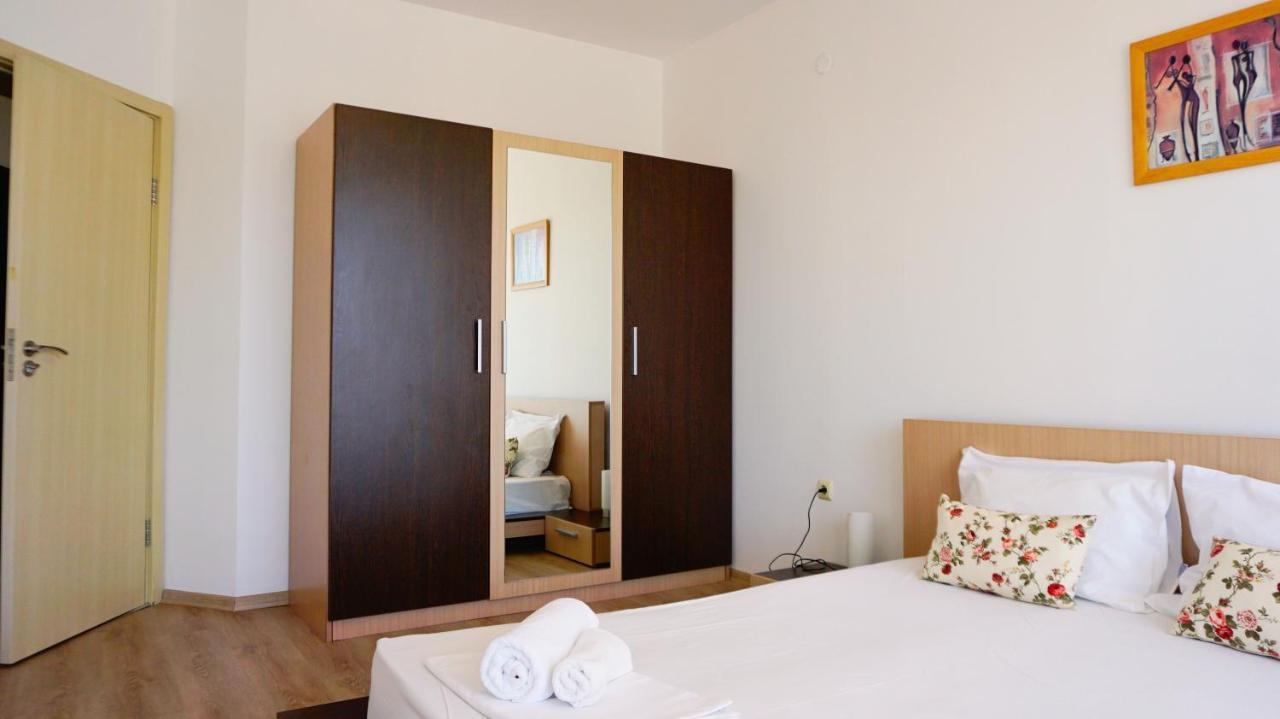 Apartment Marina Residence - Апартамент Марина Резидънс Kavarna Buitenkant foto