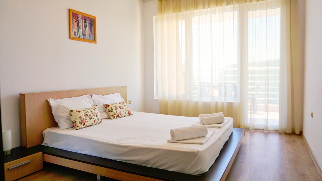 Apartment Marina Residence - Апартамент Марина Резидънс Kavarna Buitenkant foto